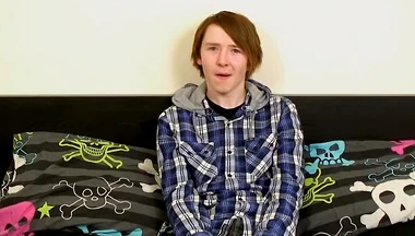 Alluring emo Jack Halliwell jacking his big dick well to jizz out